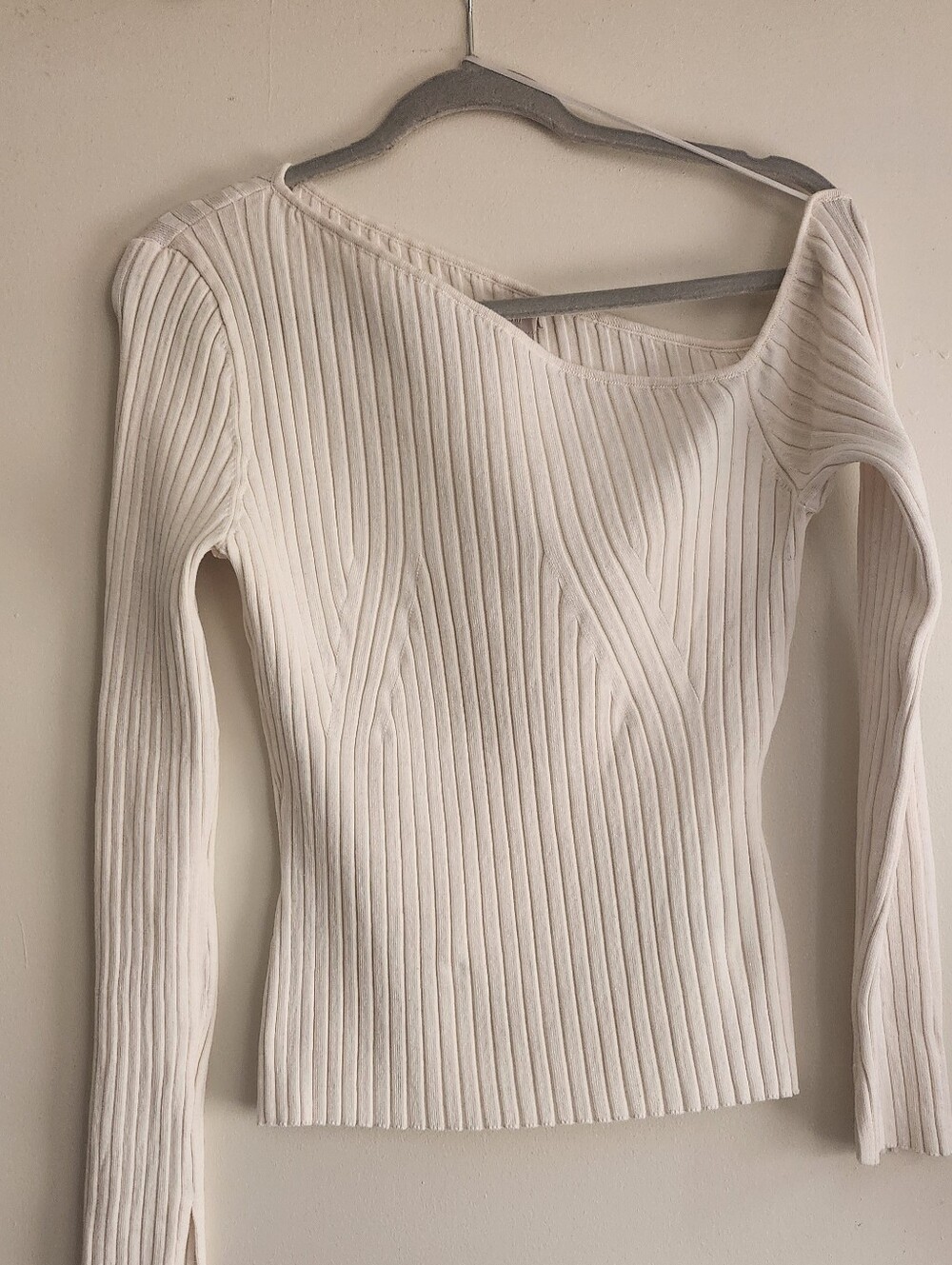 H&M Cream Ribbed Asymmetrical Off-Shoulder Sweater